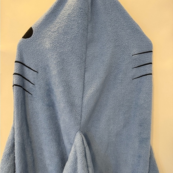 Blue Shark Hooded Blanket - Picture 4 of 5